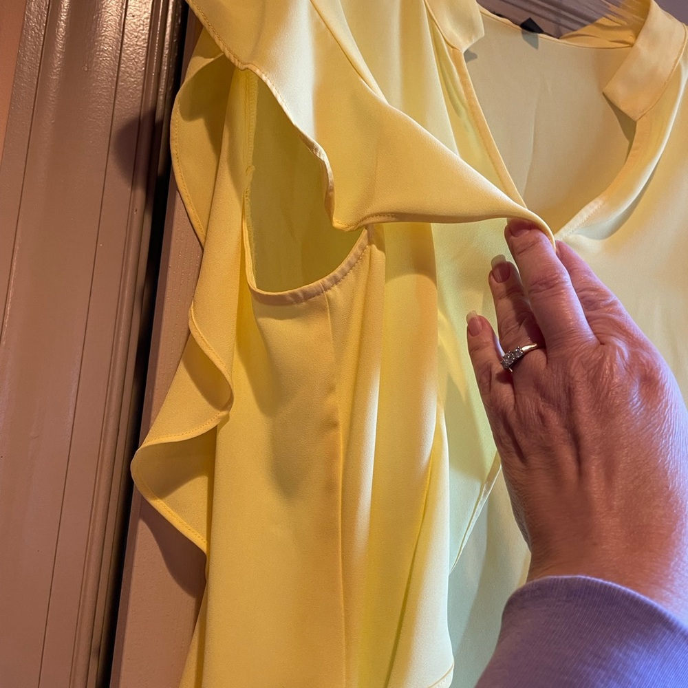 The Limited Yellow Ruffle Sleeve V-Neck Women's Top, Size Medium - Picture 4 of 9